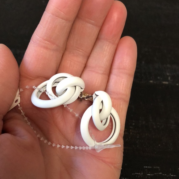 NWT White Knot Pierced Earrings! - Picture 3 of 3
